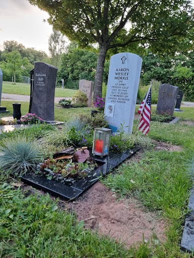Grabmale Heide Nürnberg, Grabsteine vom Steinmetz am Südfriedhof, Büro & Ausstellung — Kundenfoto